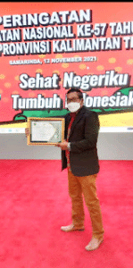Pedagang Kaki Lima Basuli Tepian Sambaliung Kabupaten Berau Raih Piagam Penghargaan di Hari Kesehatan Nasional ke-57 