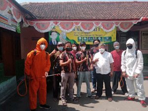 AMS Bekerjasama Dengan Cetay Hian Thian kiong Hian Thian Siang Tee Adakan Penyemprotan Disinfektan di Sekolah SDN Nagasari 01