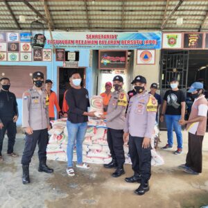 Peduli Sesama, Polsek Palaran Salurkan Bansos Kepada Relawan Palaran