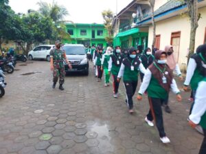 Tingkatkan Disiplin Kader NU, Babinsa Selorejo Latih PPB