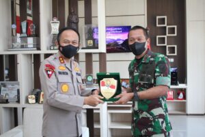 Kapolda Irjen Yan Sultra Bertandang ke Korem 045/Gaya
