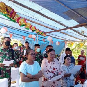 Anggota Satgas Batalyon Arhanud 11/WBY Menghadiri Acara Peresmian Gedung Baru Pastori Jemaat GPM Aboru