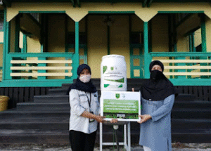 Dukung Penerapan Prokes, PT Berau Coal Serahkan Bantuan Tempat Cuci Tangan Portable