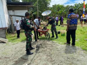 Dalam Mewujudkan Kebersamaan Dengan Masyarakat Satgas Yonif 711/Raksatama Bergotong Royong membatu Pembangunan Rumah Pastori