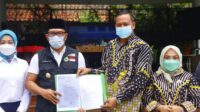 Ridwan Kamil Serahkan Surat Tugas Tri Adhianto Menjadi Plt. Walikota Kota Bekasi