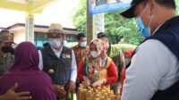 Gubernur Jabar Bersama PLT. Wali Kota Bekasi Tinjau Langsung Operasi Pasar Minyak Goreng Murah di Kecamatan Bekasi Selatan