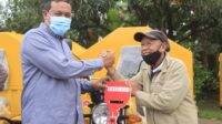 Plt Wali Kota Bekasi Serahkan Baktor ke Masyarakat