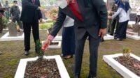 Peringati HUT ke-25 Kota Bekasi, Pemkot Bekasi dan DPRD Kota Bekasi Tabur Bunga di TMP Bulak Kapal