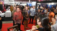 Tinjau Lahan di Kalimantan, Kepala Bakamla RI Disambut Burung Enggang