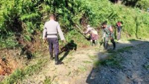 Salam gotong royong, sinergi TNI-Polri dan warga bangun jalan Desa