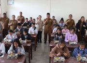 Wakil Bupati Dairi Monitoring Pelaksanaan Program Makan Gratis di SD HKBP dan SMA Santo Petrus Sidikalang