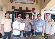 Sekdes Suro Serahkan Senpira ke Polsek Muara Beliti, Wujud Dukungan Operasi Senpi Musi 2025