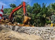 Alat Berat dan Prajurit TMMD Bergerak, Talud Jembatan Kini Berdiri Tegak dan Kuat