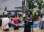 TNI Bergerak Cepat Evakuasi Korban Banjir di Denpasar, Kodam IX/Udayana Kerahkan Ratusan Prajurit