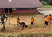 Kolaborasi TNI, Guru dan Siswa dalam Karya Bakti di SD Negeri Persiapan Amupkim