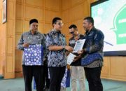 Walikota Langsa Serahkan Zakat Award Tahun 2024