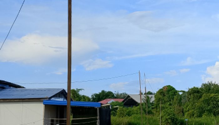 Masyarakat Gang Berlian Berinovasi Buat Tiang Listrik Mandiri untuk Atasi Kebutuhan Listrik