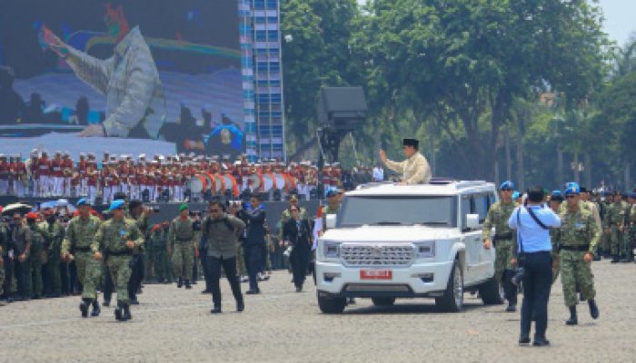 Rakyat Padati Jalan Kebesaran, Iringi Presiden Prabowo Menuju Upacara HUT ke-80 TNI