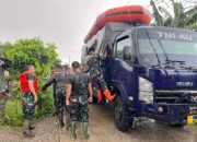 Hujan Deras Rendam Pemukiman, TNI Turun Tangan Evakuasi Warga di Padang