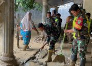 TNI Bantu Bersihkan Rumah Lansia Terdampak Banjir di Kabupaten Pidie