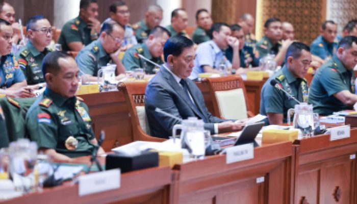 Panglima TNI dan Menhan RI Hadiri Raker dengan Komisi I DPR RI Bahas Penyesuaian Anggaran 2026