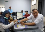 Cicipi Langsung Cetak KTP, Wali Kota Bekasi Pastikan Pelayanan Ekstra di MPP Berjalan Optimal