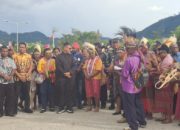 Satgas Pamtas Kewilayahan RI-PNG Yonif 763/SBA Hadiri Penyambutan Salib Indonesia Youth Day di Paroki St. Benediktus Fef