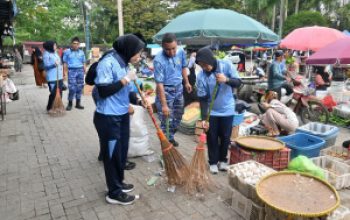 Sinergi TNI-Polri dan Masyarakat Peringati HUT ke-80 TNI AU, Lanud Sjamsudin Noor Gelar Karya Bakti di Pasar Ulin Raya Banjarbaru