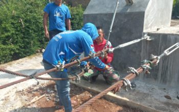 TNI dan Warga Bersatu Bangun Jembatan Perintis Garuda, Harapan Baru Penghubung Desa Nglembu
