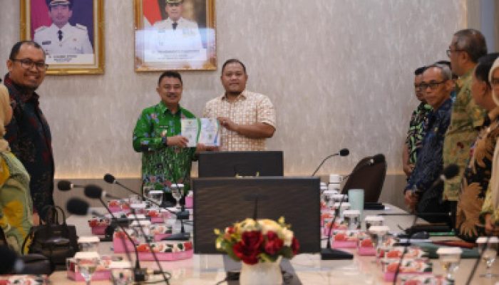 Terima Kunjungan DPRD Kota Banjarbaru Plh Wali Kota Harris Bobihoe Bahas Peningkatan PAD