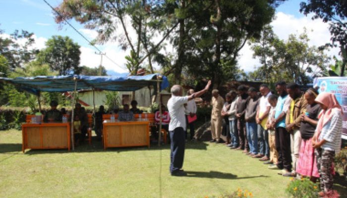 Generasi Muda Penggerak Perubahan, Satgas Yonif 521/DY Hadiri Pelantikan Pengurus Pemuda Kampung Apenas