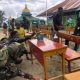 Rehab Sekolah di Papua, Satgas Yonif 521/DY Bergotong Royong Renovasi MI Merasugun di Distrik Walesi