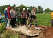 Kasiter Korem 051/Wijayakarta Hadiri Peletakan Batu Pertama Pembangunan Jembatan Armco di Desa Tamansari