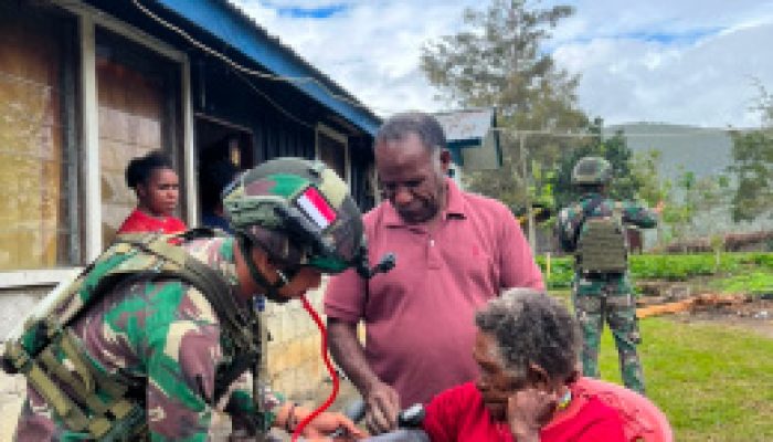 Satgas Pamtas RI–PNG Kewilayahan Yonif 645/Gardatama Yudha Pos Bolakme Melaksanakan Pelayanan Kesehatan Keliling Guna Bantu Masyarakat di Distrik Bolakme