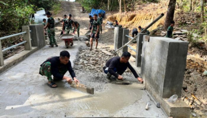 Kodim 0213/Nias Rampungkan Pembangunan Jembatan Aramco di Desa Botombawo