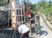 Babinsa Koramil 04/Teras Bantu Cor Tiang Rumah Warga, Wujud Nyata Kemanunggalan TNI dengan Rakyat