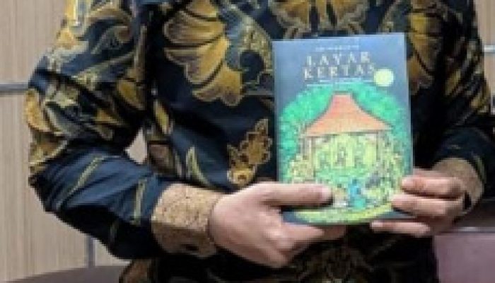 Novel “Layar Kertas” Hadirkan Potret Autentik Kehidupan Jawa Era 60-70an Lewat Kisah Perjuangan Tokoh Edi