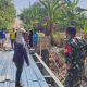 Babinsa Turun Langsung Kawal Pembangunan Jembatan Merah Putih