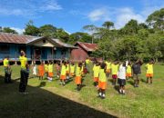 Satgas Yonif 645 GTY Pos Muara Nawa Melaksanakan Kegiatan Belajar dan Olahraga Bersama di SD Muara Nawa
