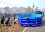 Lanud Sjamsudin Noor Kerahkan Tangki Portable dan Gambut Injection di Kawasan Ring I Bandara Sjamsudin Noor Atasi Titik Api Karhutla